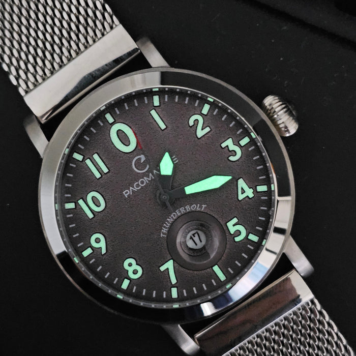 PACOMARINE Thunderbolt PM51 Herrenuhr mit Meshband und Edelstahlsockel