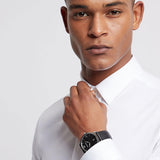 Emporio Armani Herrenuhr – Quarzwerk, Datumsanzeige, 43 mm Edelstahlgehäuse mit Lederarmband