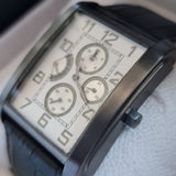 MOMENTUS Y237G-01AG Herrenuhr – Multifunktional, Rechteckig & Elegant