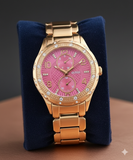 GUESS U0442L5 Damenuhr Roségold mit Pinkem Zifferblatt & Kristallbesatz