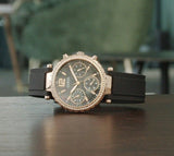 Guess GW0113L2 Damenuhr - Goldene Eleganz mit Multifunktionsanzeige